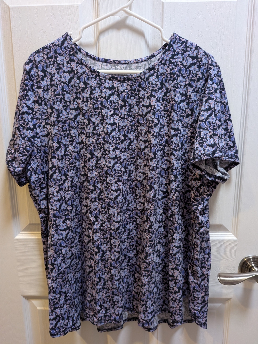 J. Jill Fit Lavender Floral Short-Sleeve Tee on Navy 2x